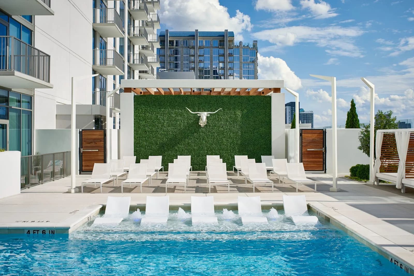 amenities-pool
