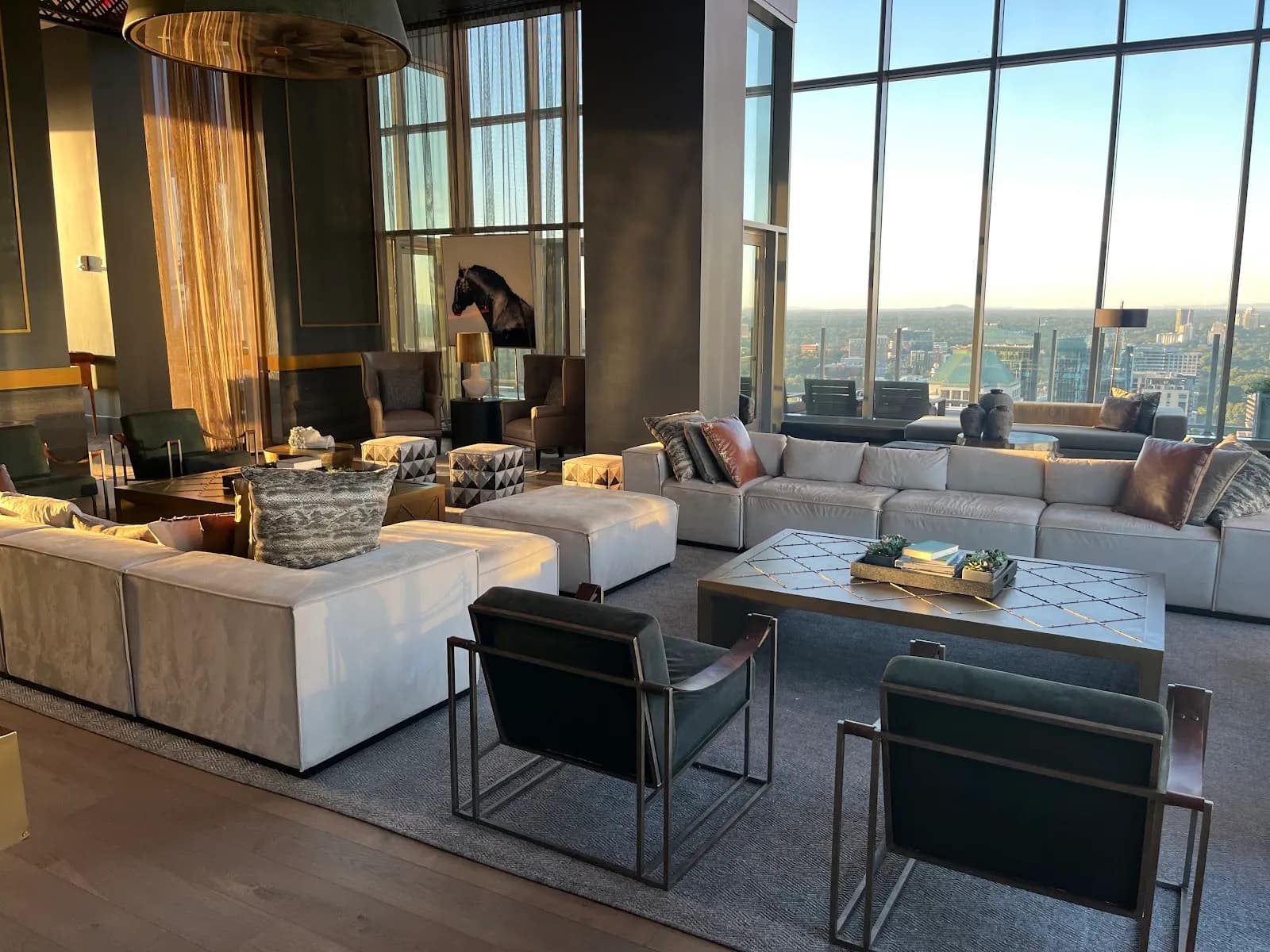 interior-skylinelounge