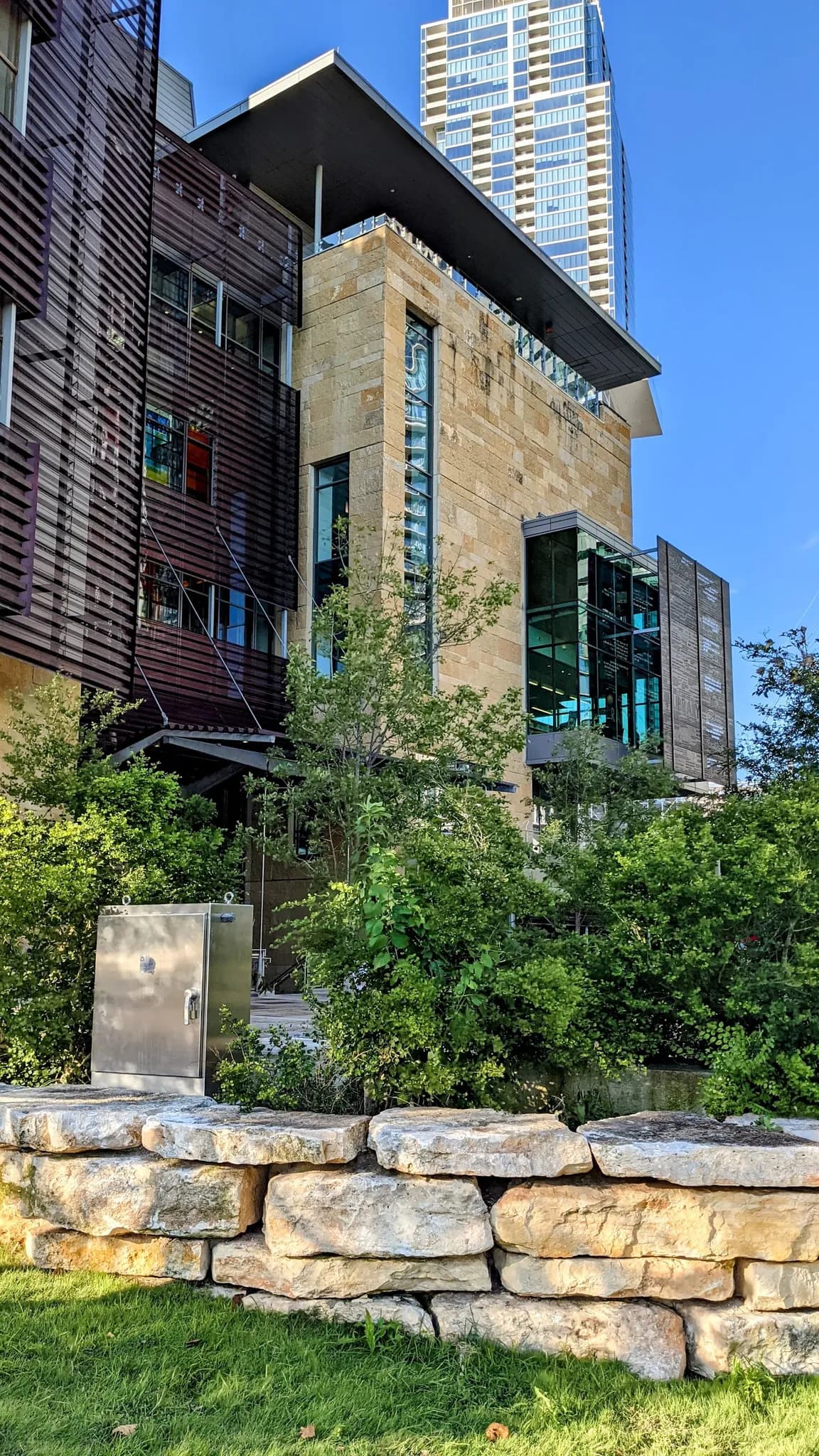 exterior-podium