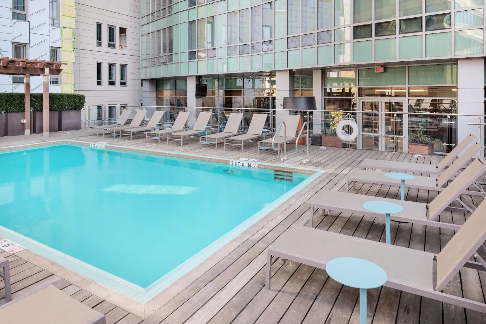 amenities-pooldeck
