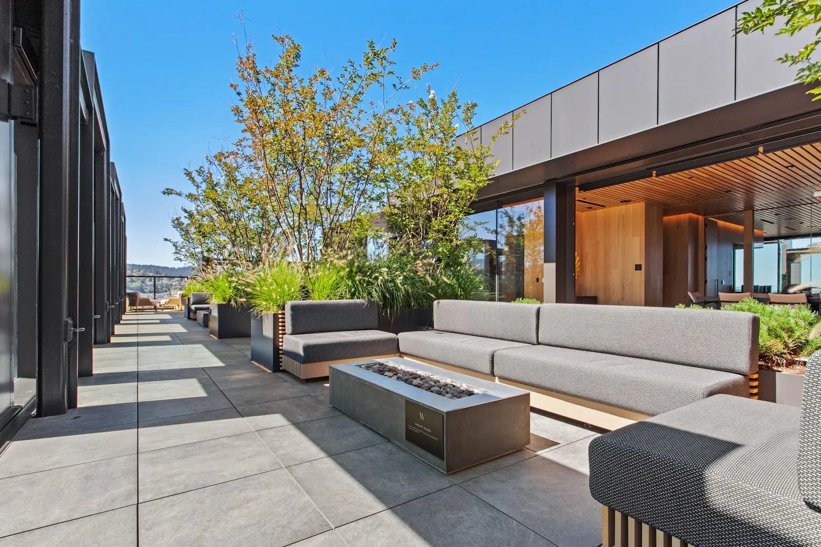amenities-courtyardseating