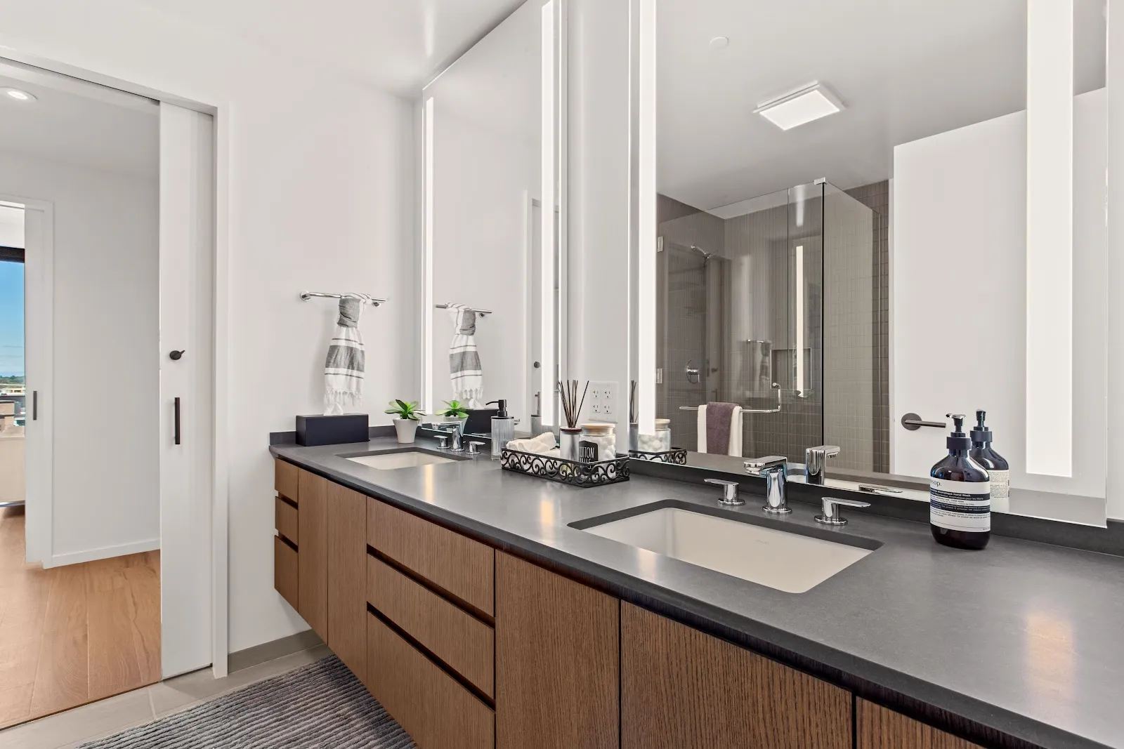 bathroom-doublevanityshower
