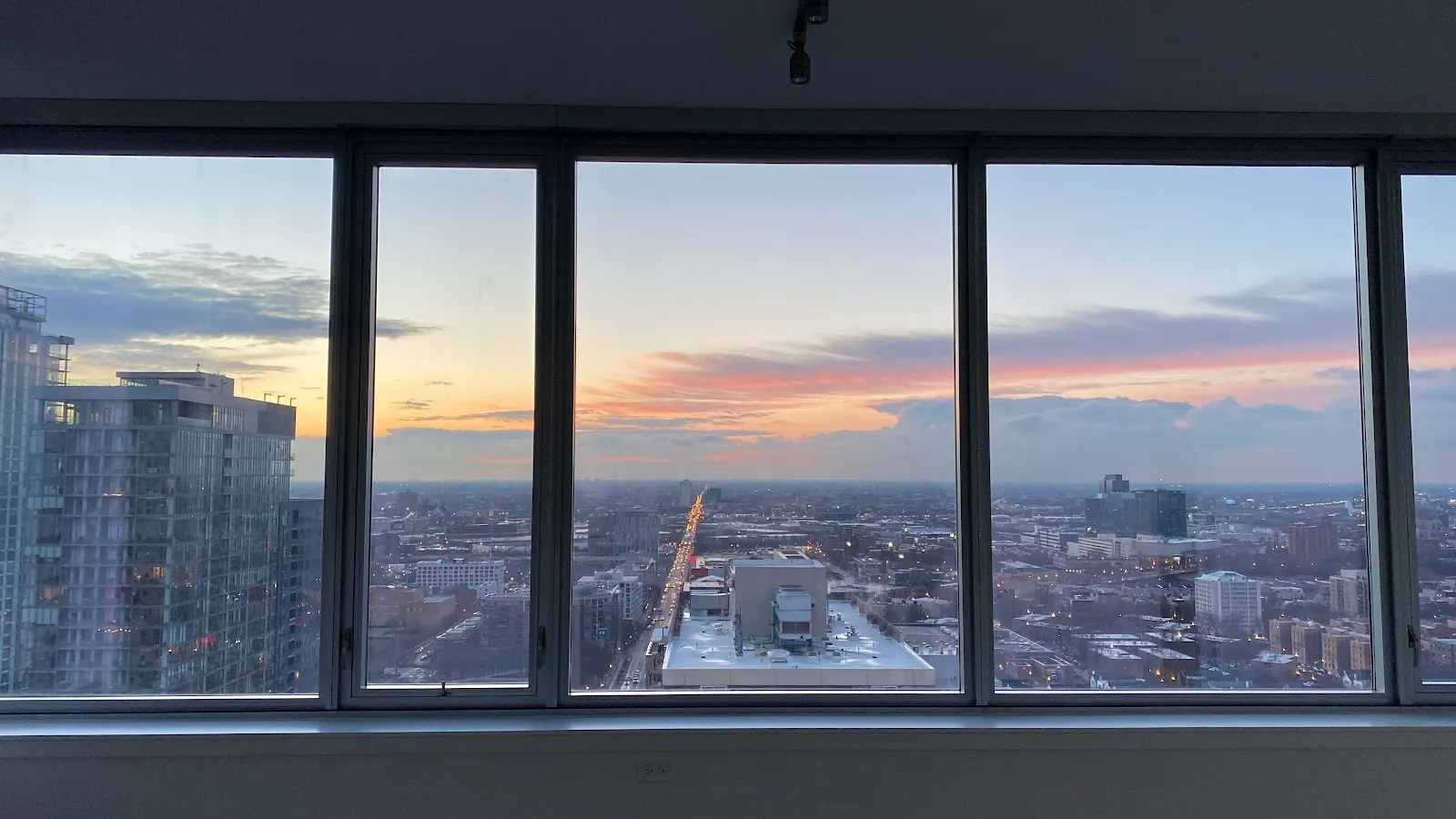 interior-sunsetwindowview