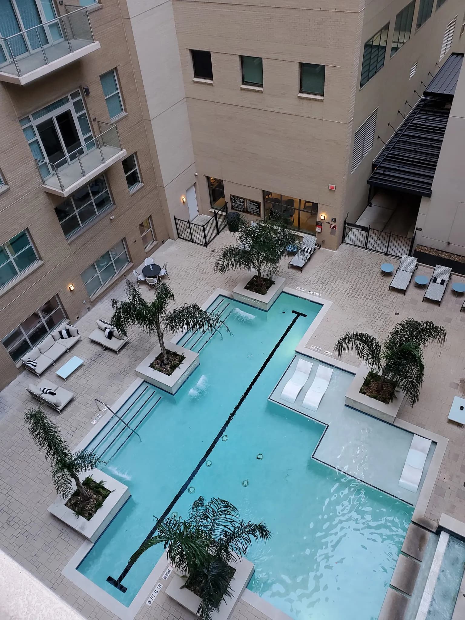 amenities-courtyardpool