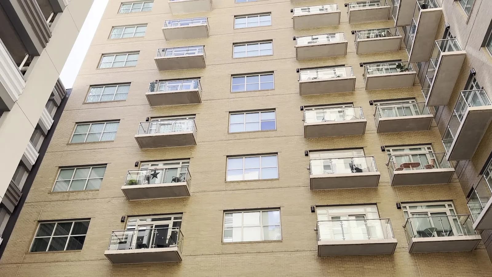 exterior-courtyardbalconies