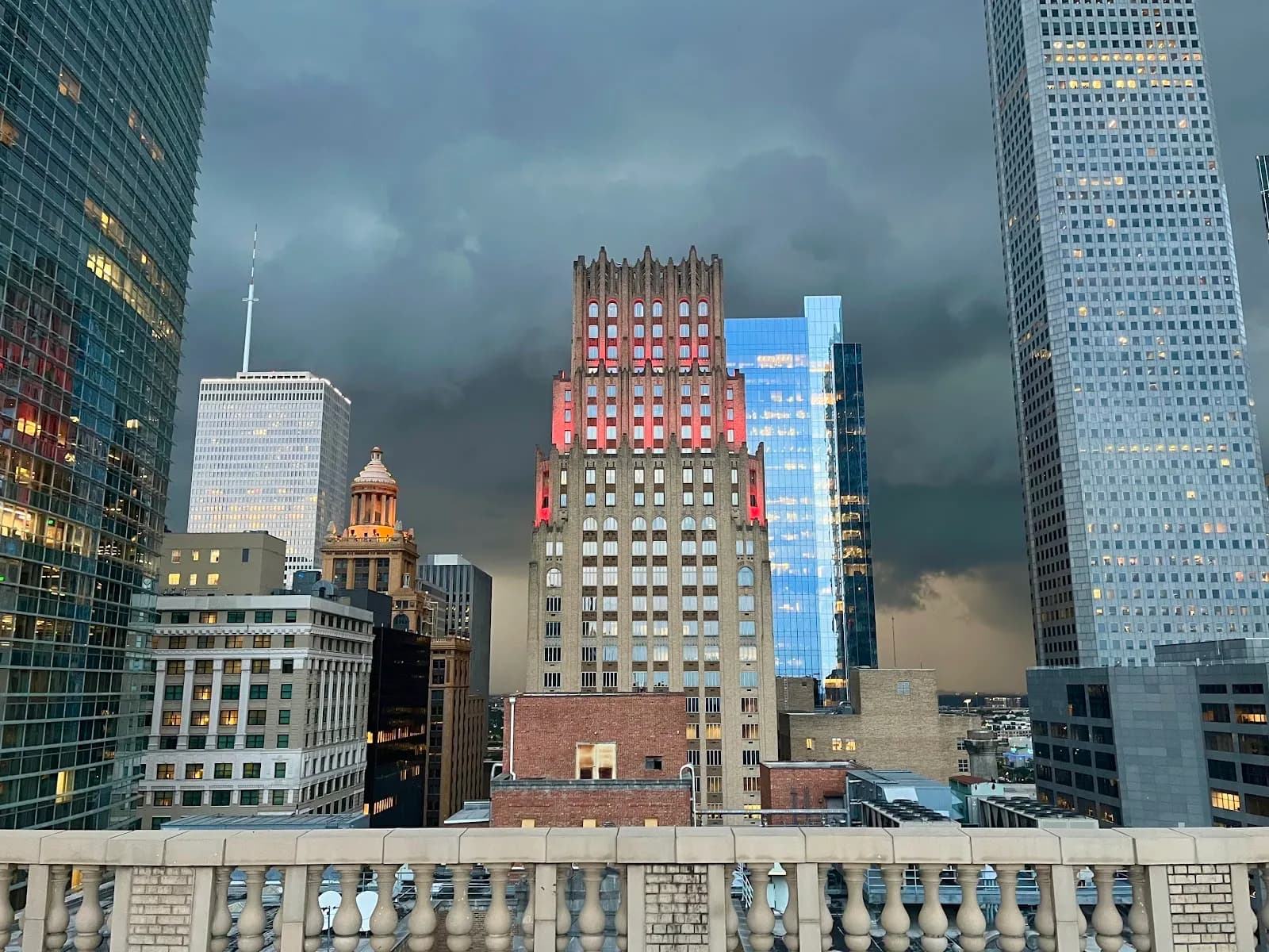 exterior-stormskyline