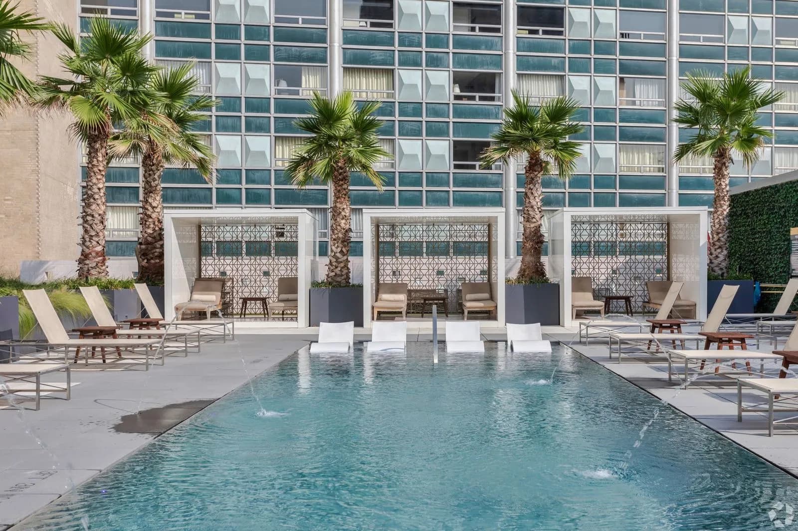 amenities-poolcabanas