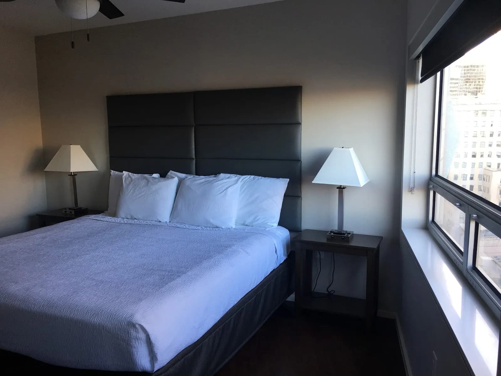 bedroom-kingbed
