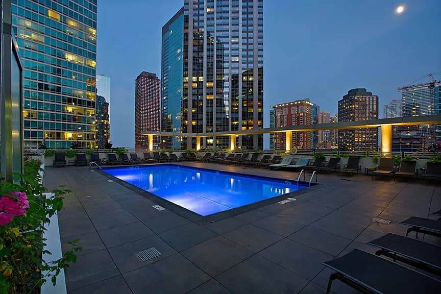 amenities-rooftoppoolnight