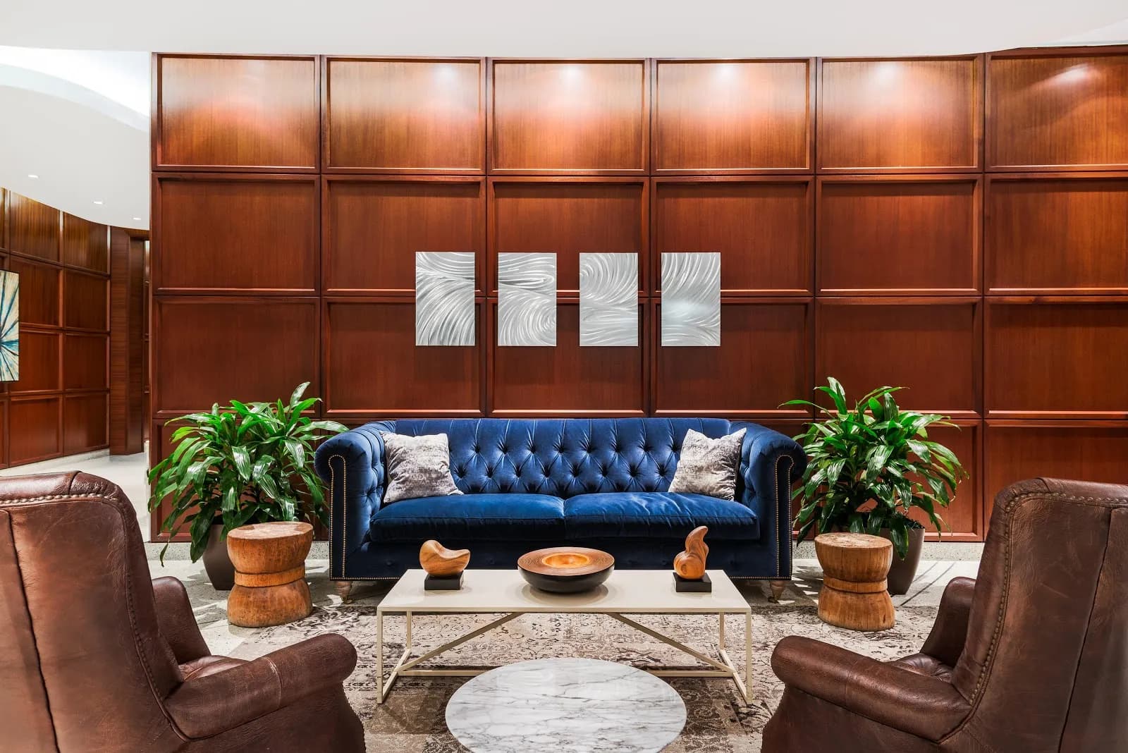 interior-woodpaneledlounge