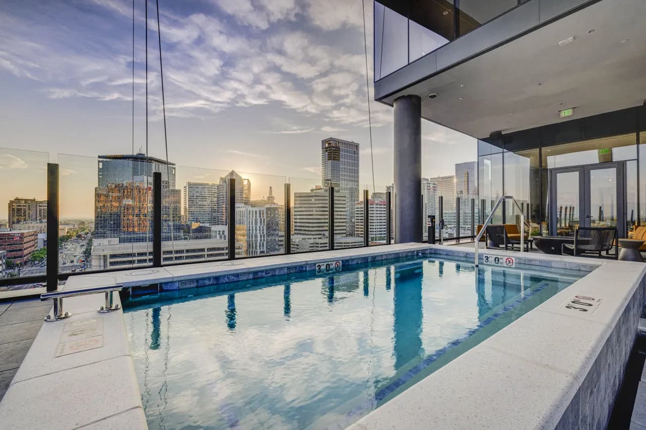 amenities-rooftoppool