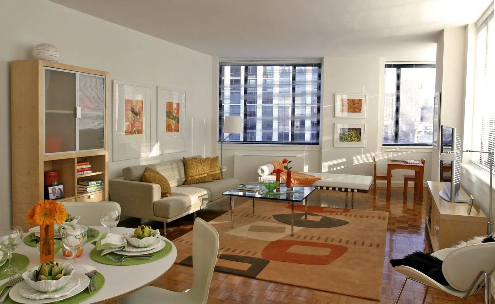 interior-sunlitlivingroomwide