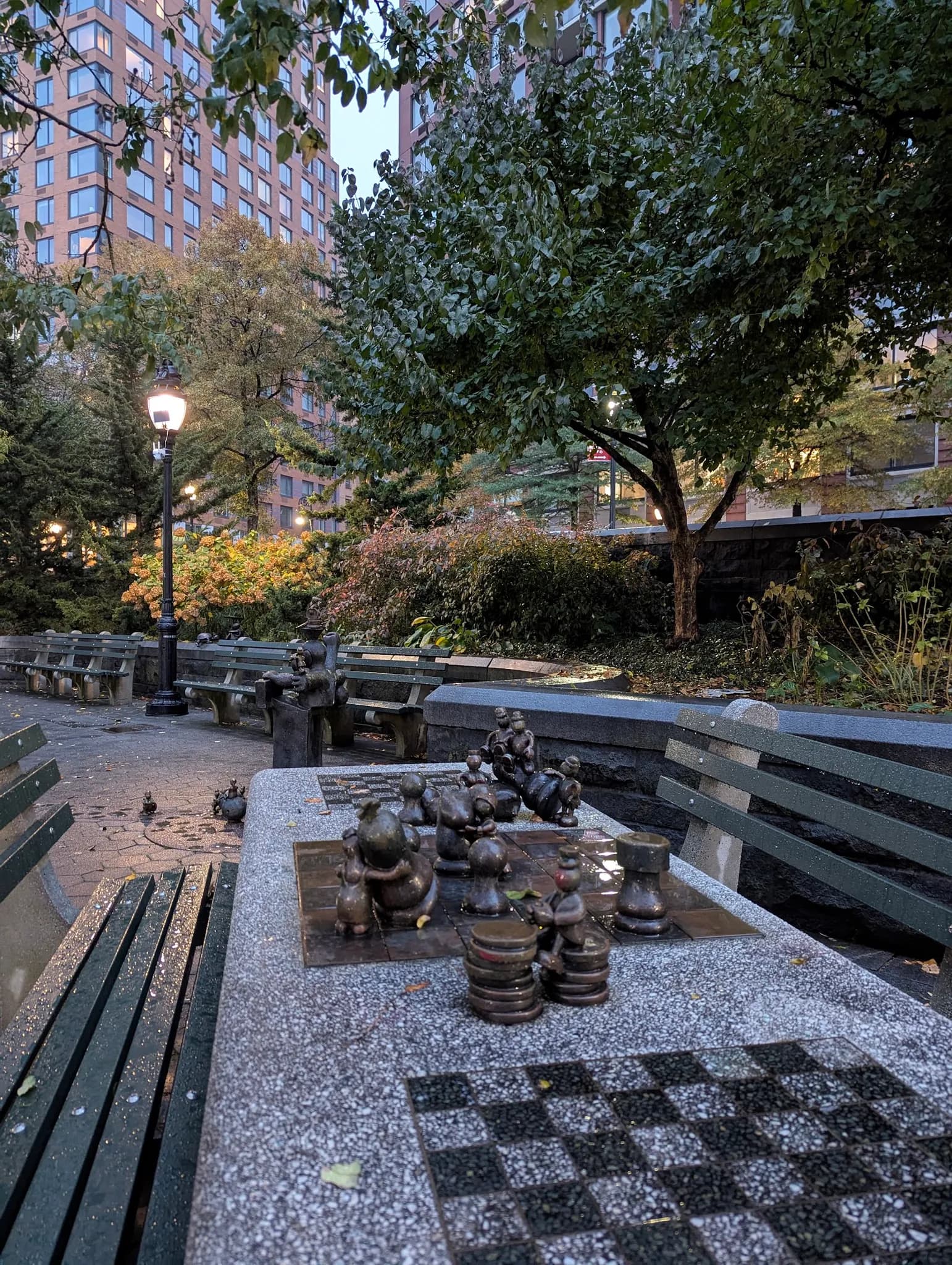 amenities-courtyardchessgarden