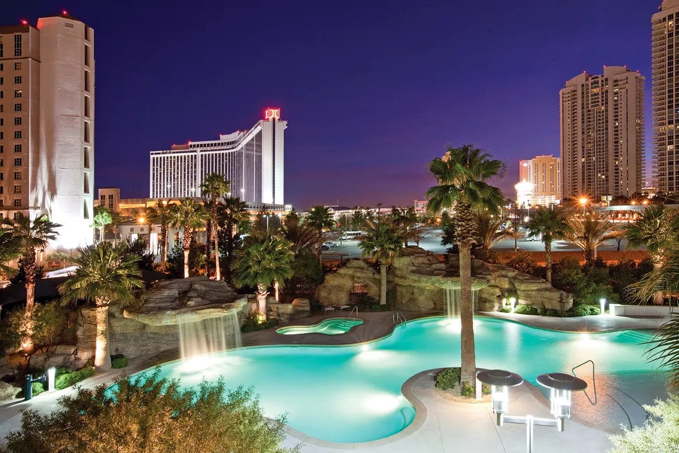 amenities-resortpooloverviewnight