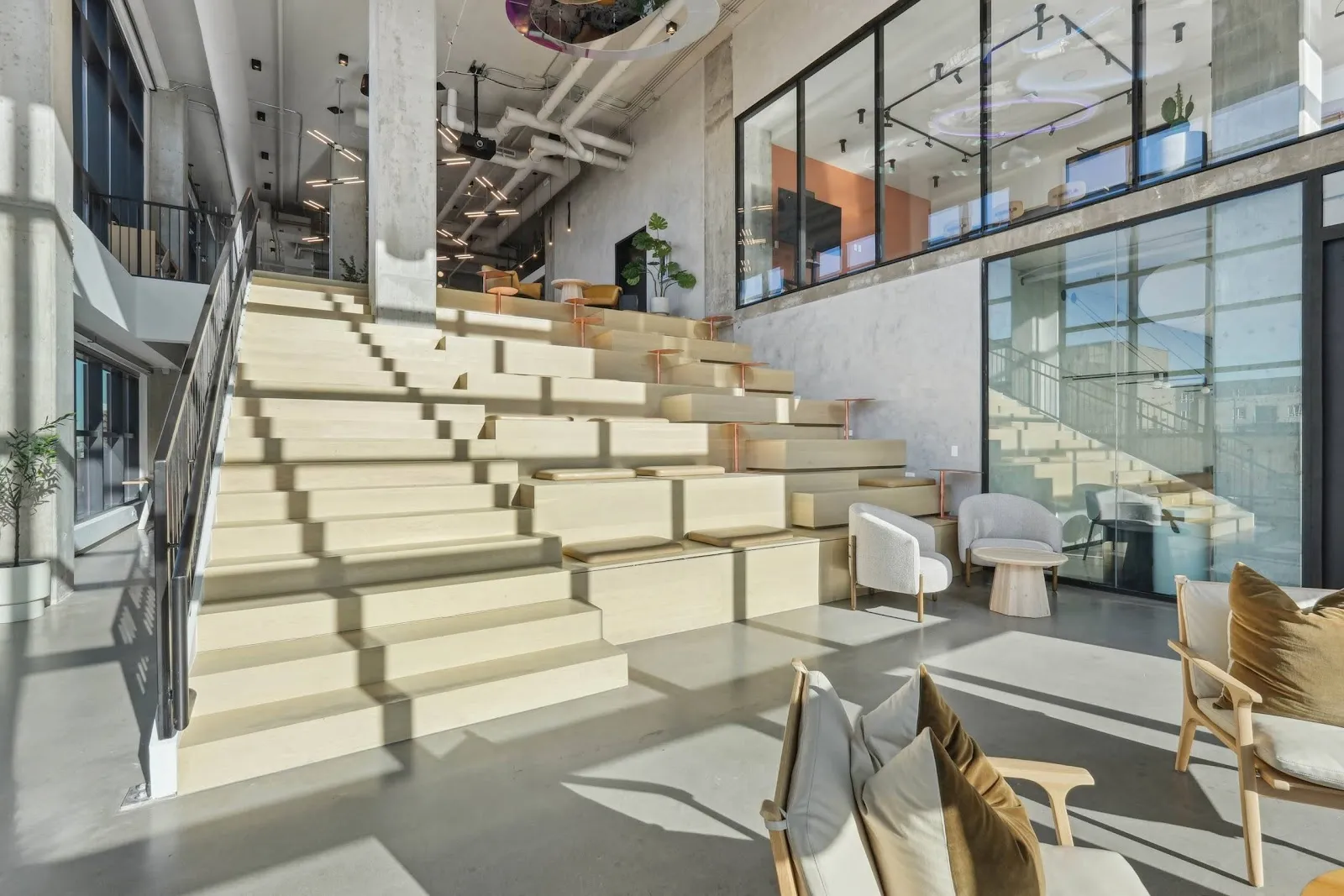 interior-steppedlobby