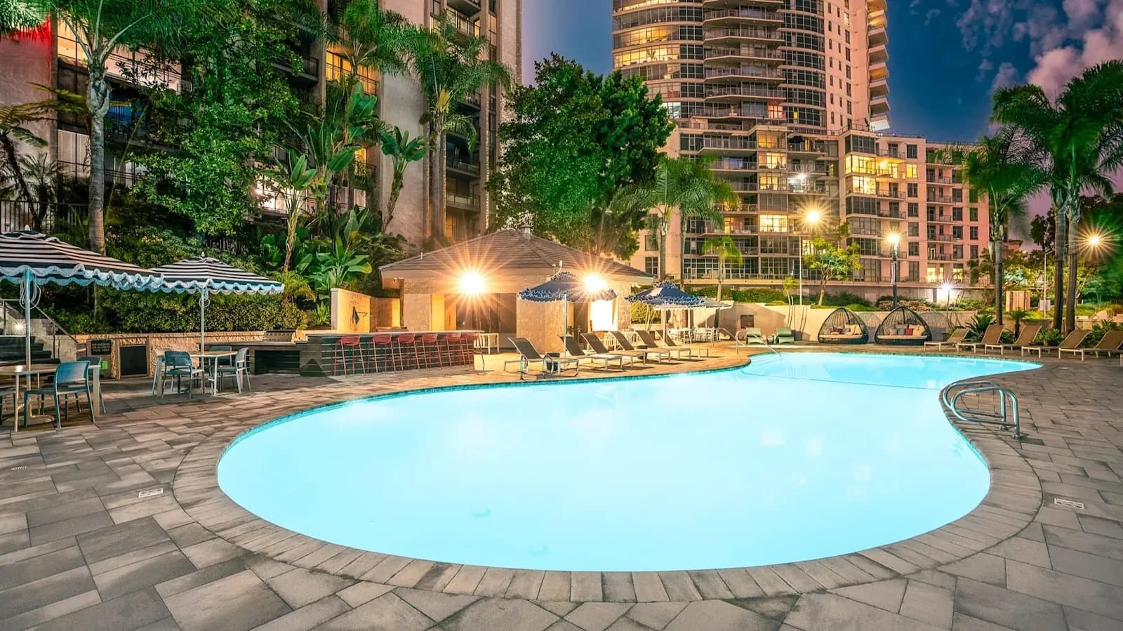 amenities-poolnight