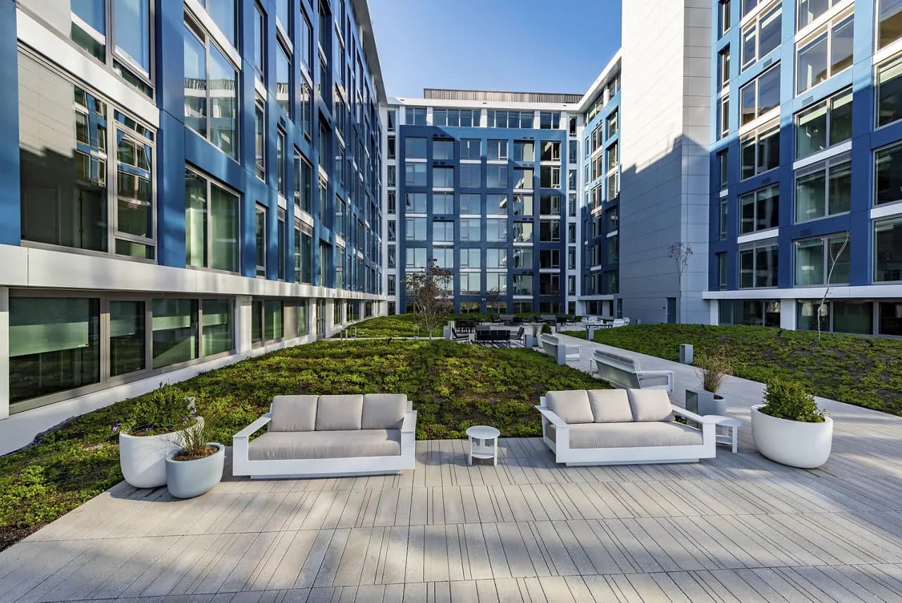 amenities-courtyard
