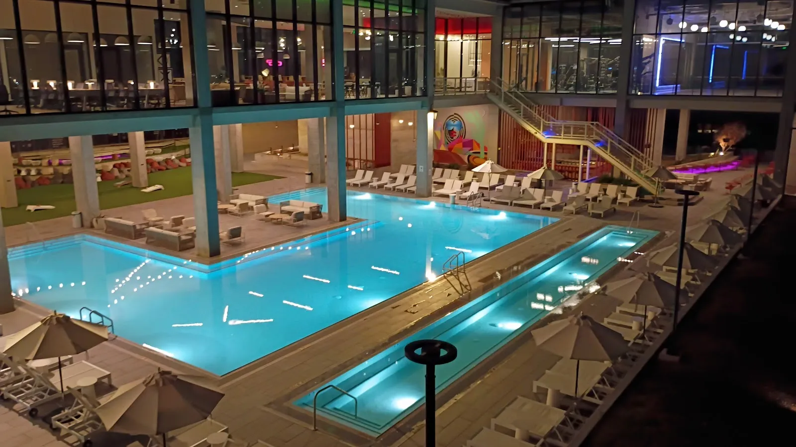 amenities-poolnight