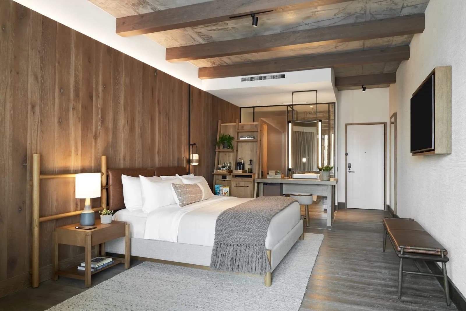 bedroom-kingbed