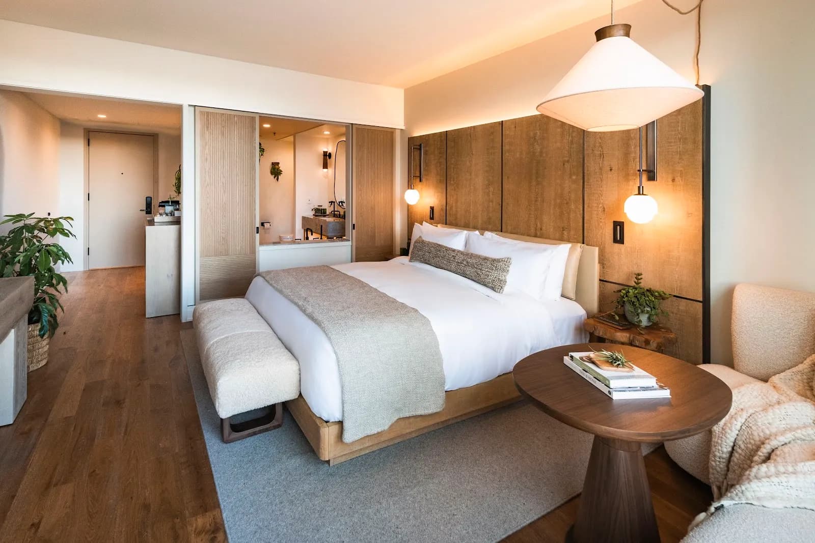 bedroom-kingbed
