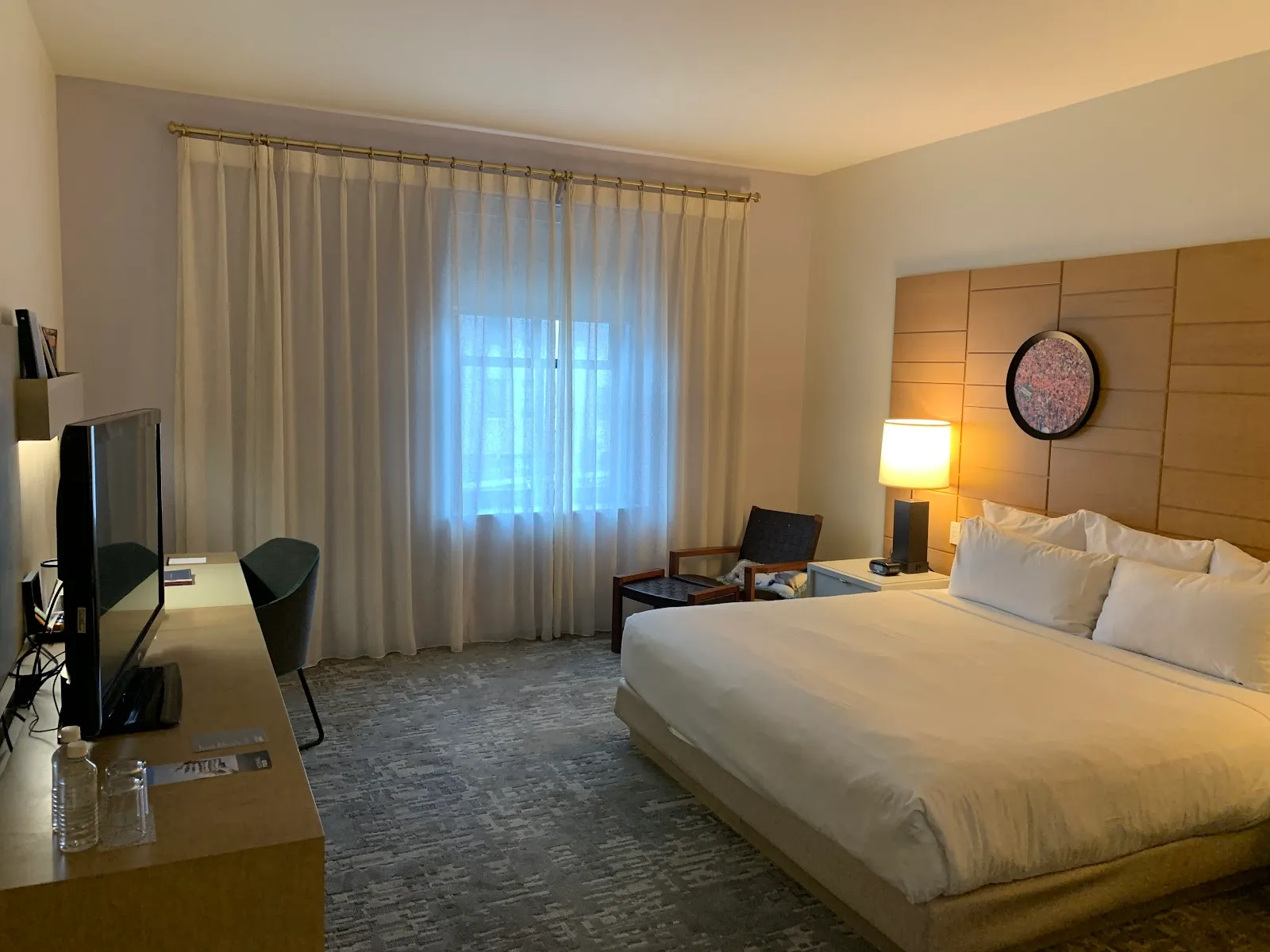 bedroom-kingbed-2