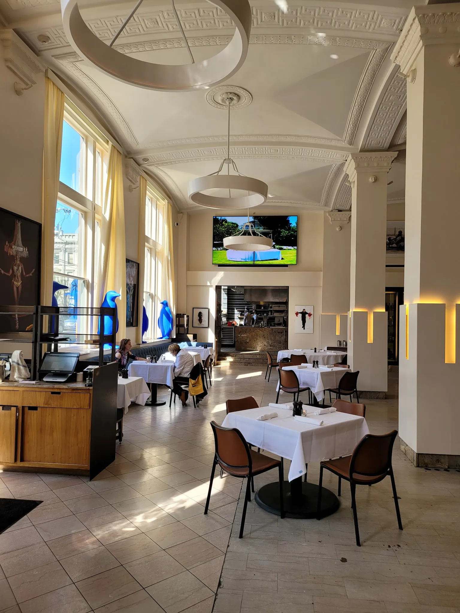 dining-restaurantseating