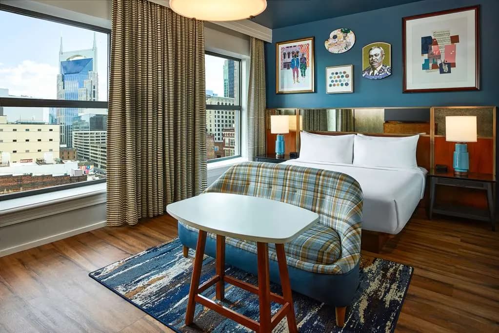bedroom-kingbed
