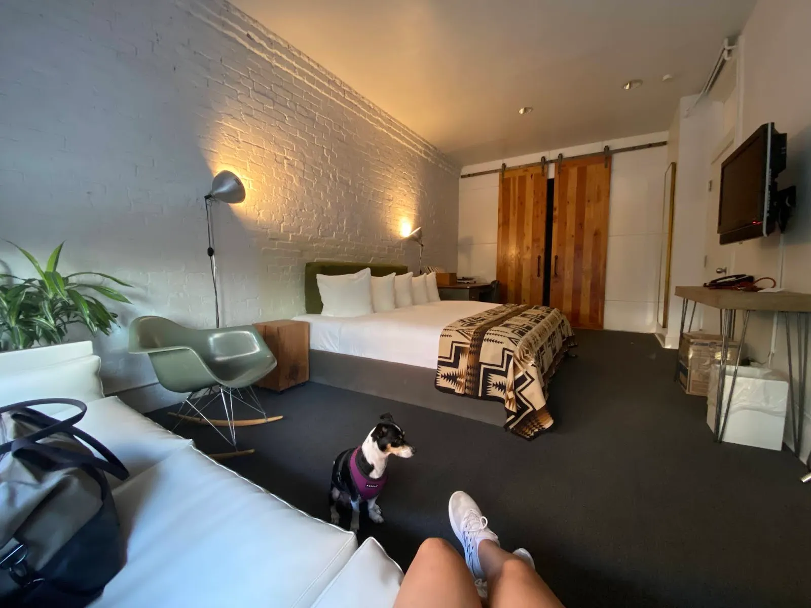 bedroom-queenbed