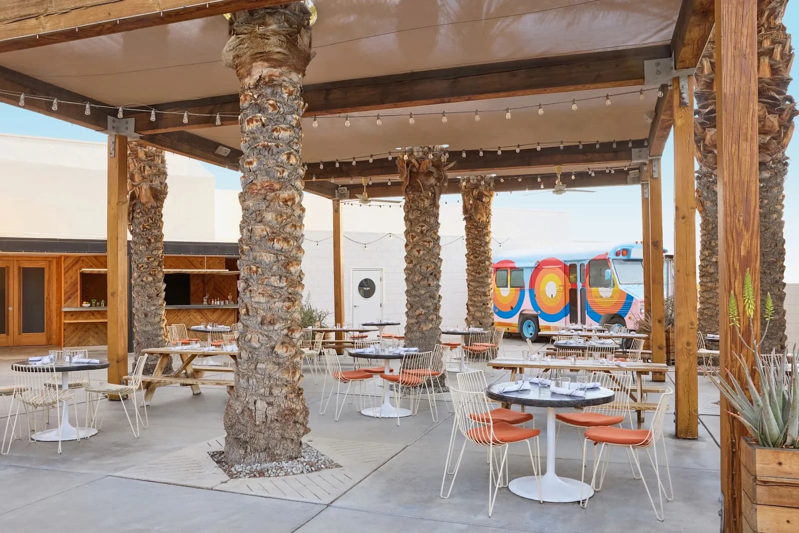 dining-outdoordining