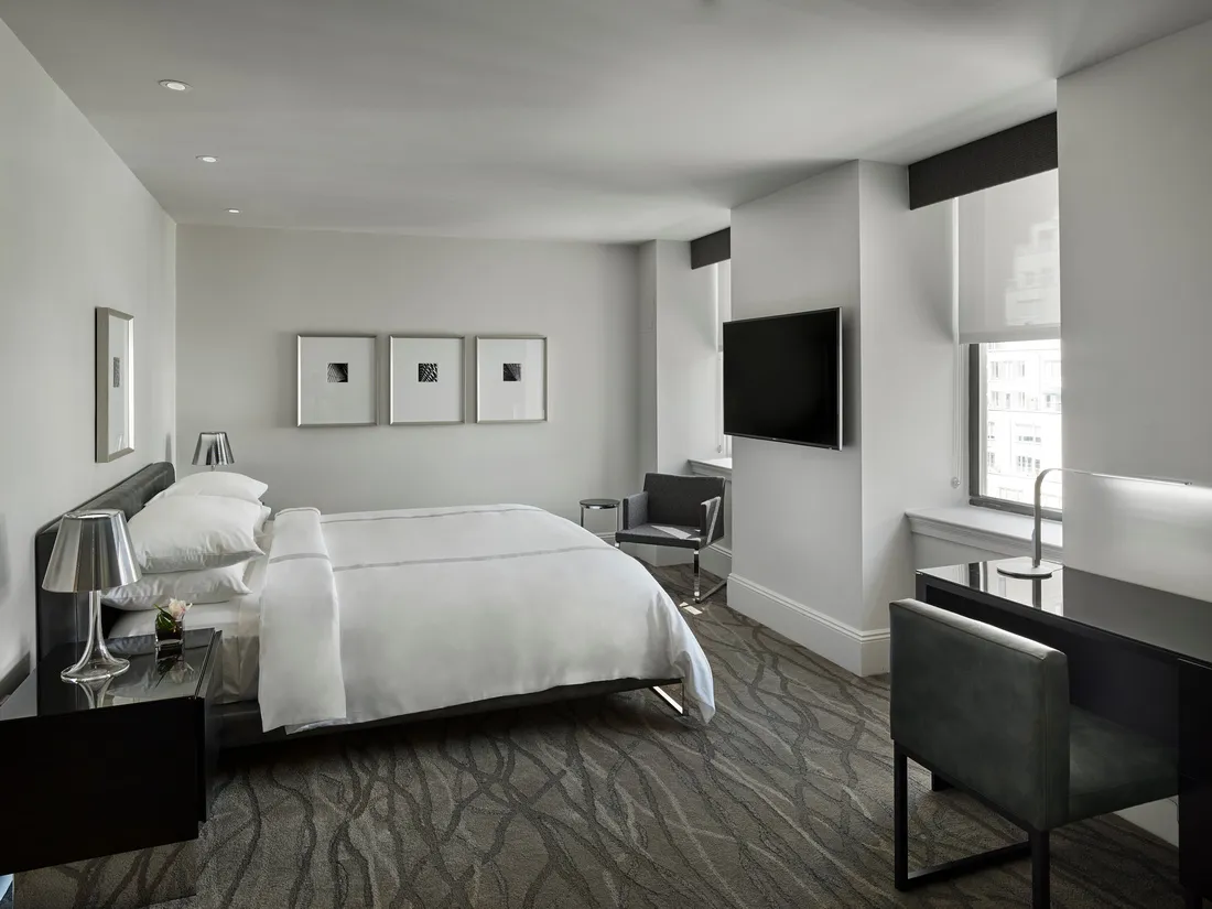 bedroom-kingbed