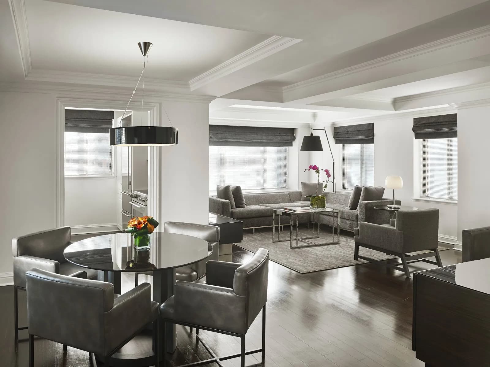 interior-suitedining