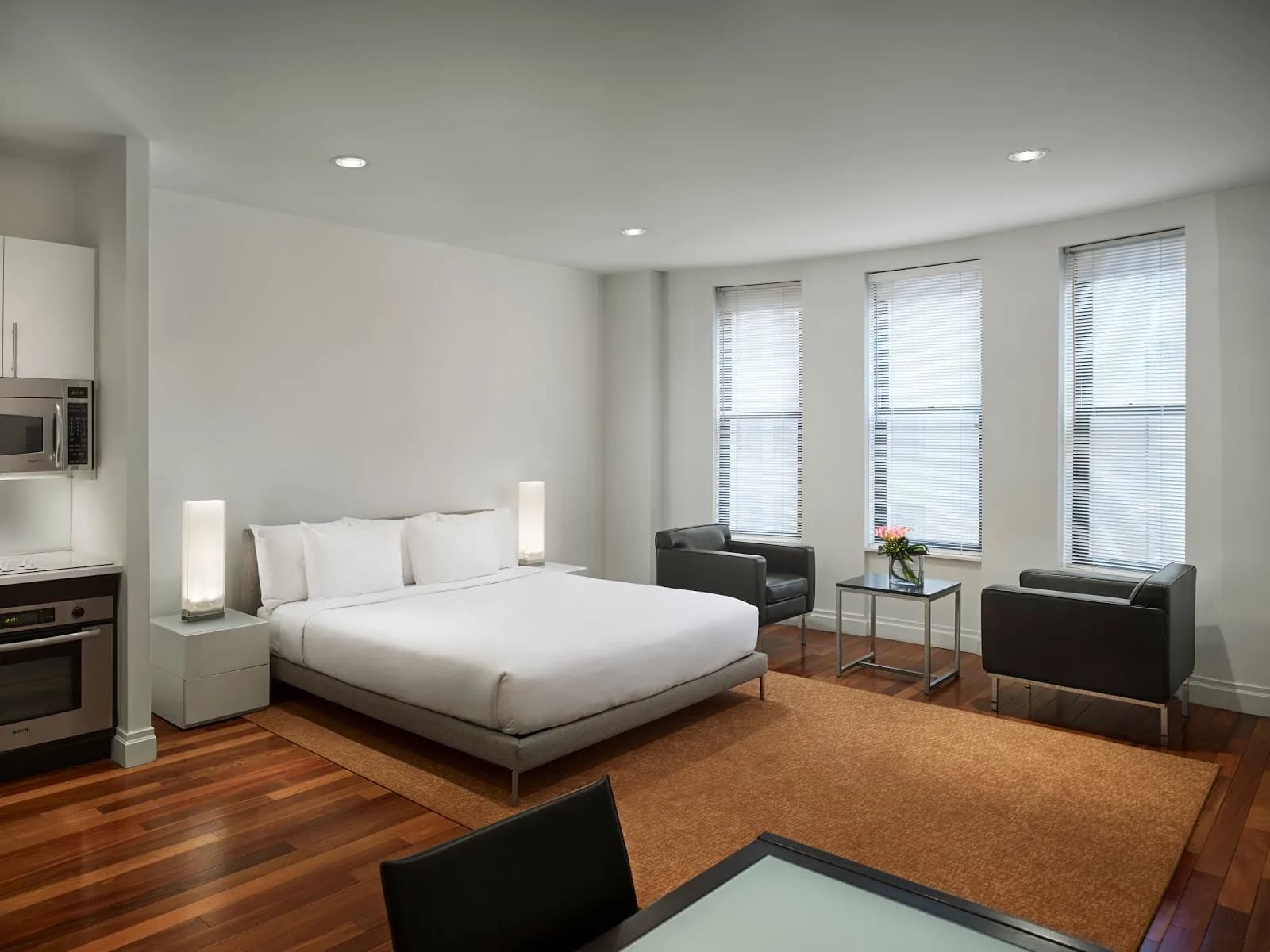 bedroom-kingbed