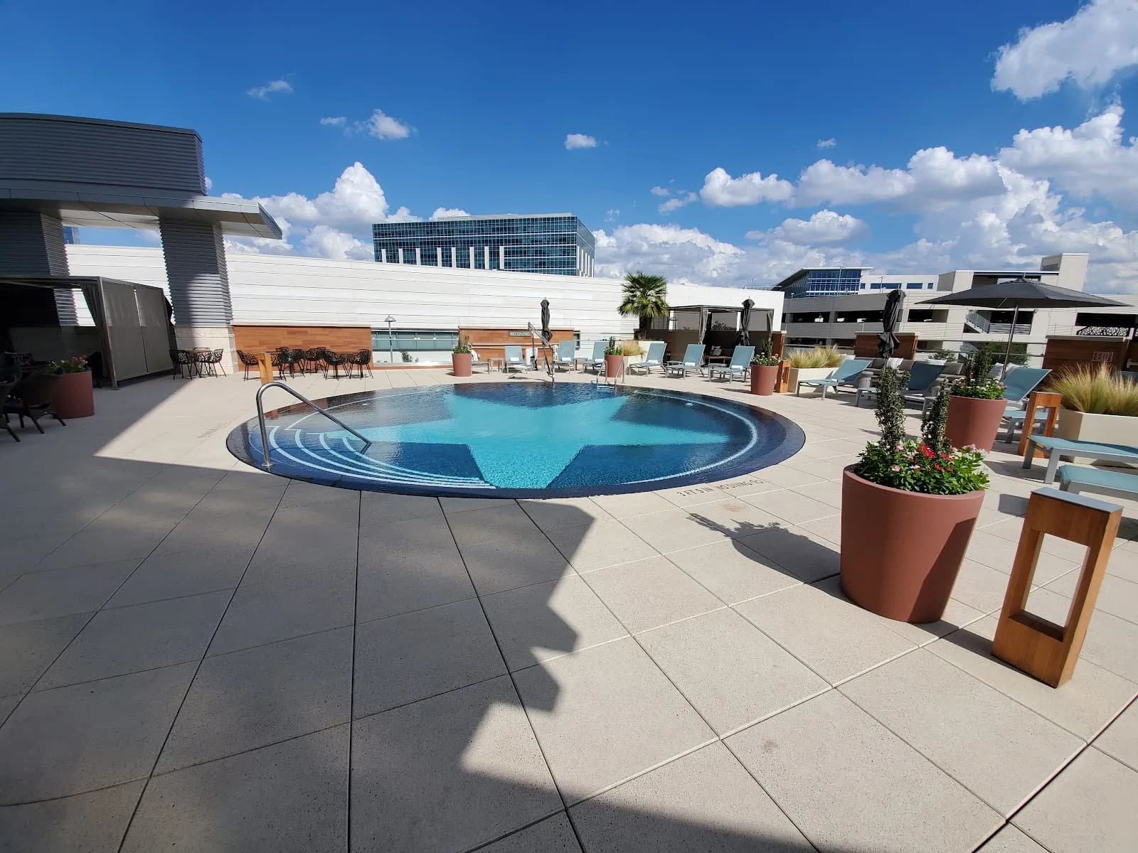 amenities-pool