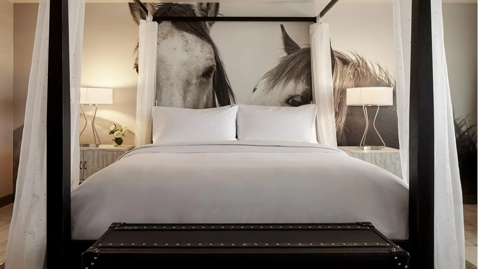 bedroom-canopybed