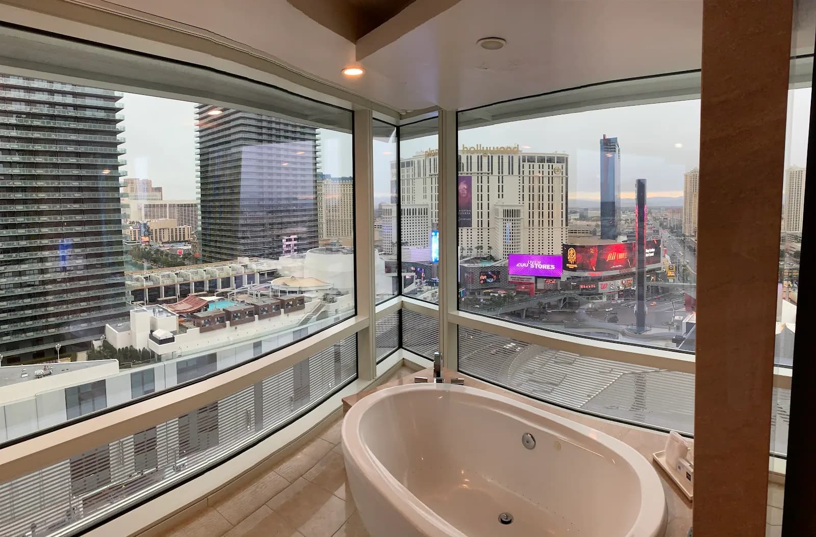 bathroom-bathtub