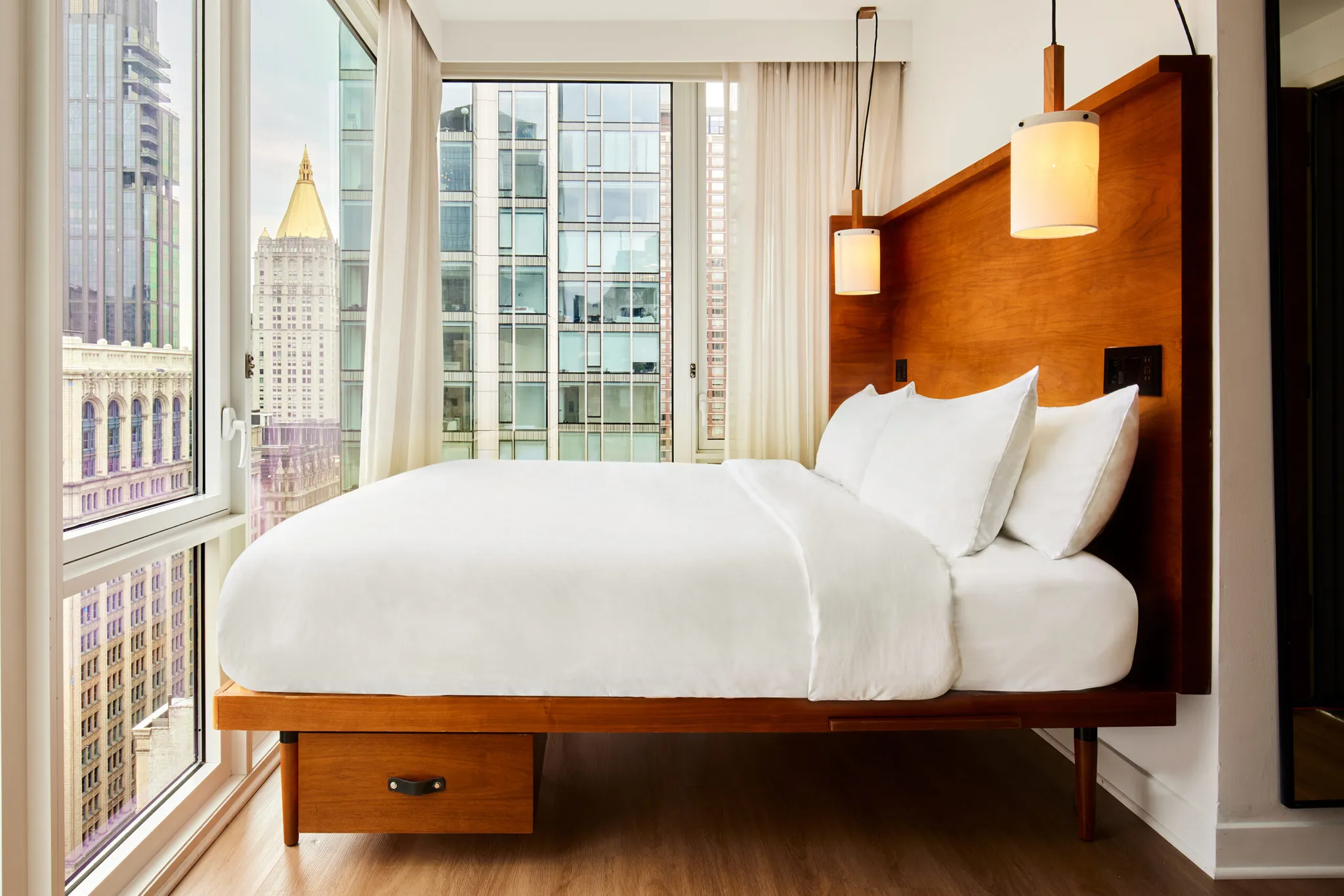20220901_NoMad_Rooms_KingSky_2801_Main-scaled