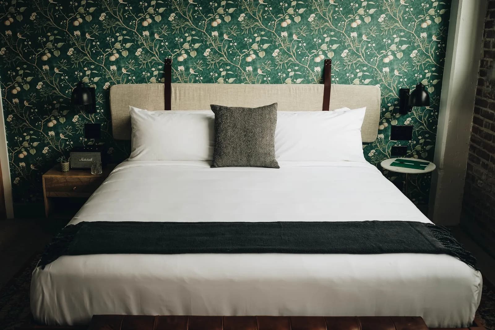 bedroom-kingbed-2