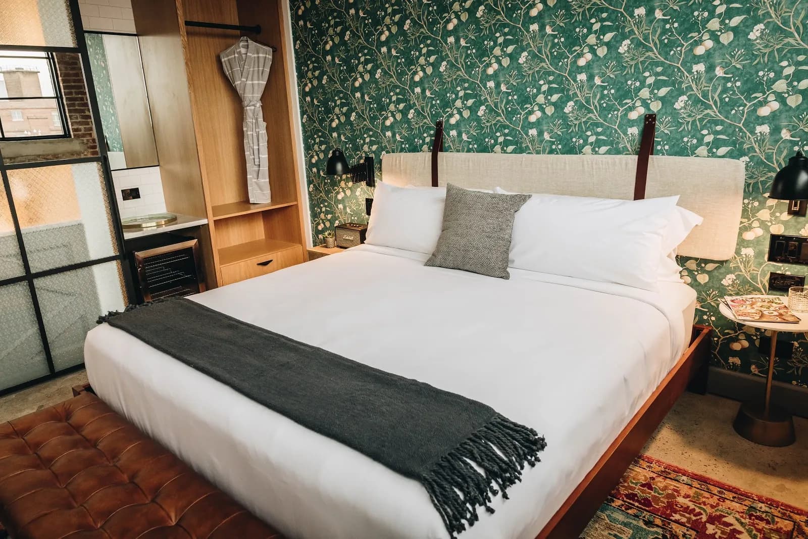 bedroom-kingbed-3