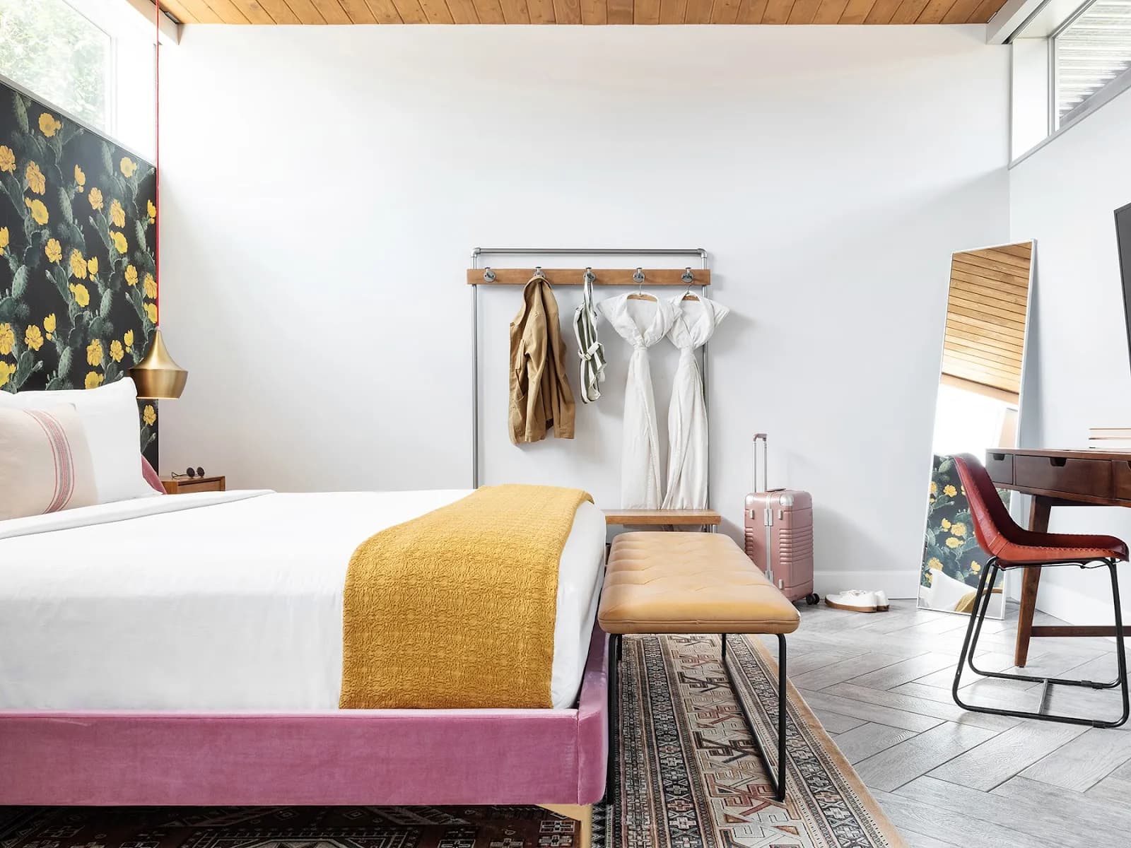 bedroom-kingbed