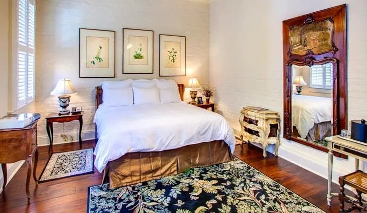bedroom-kingbed