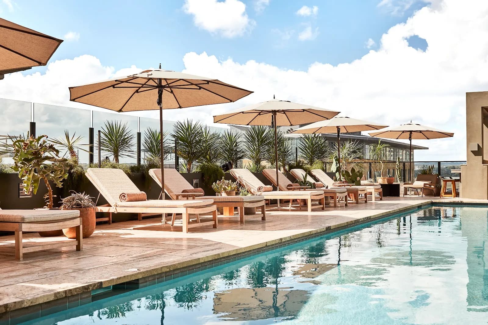 amenities-pool