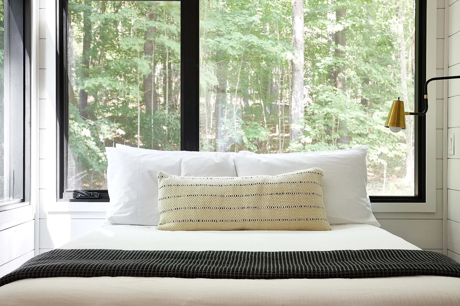 bedroom-queenbed