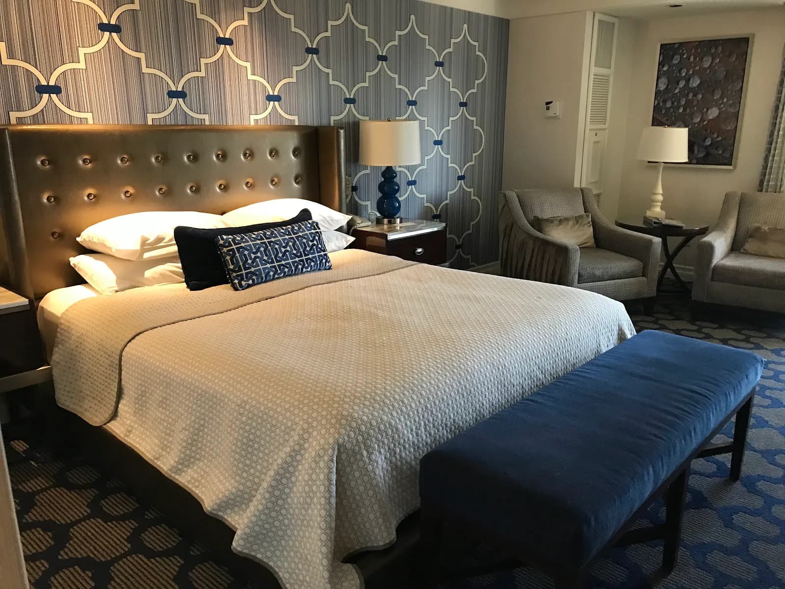 bedroom-kingbed