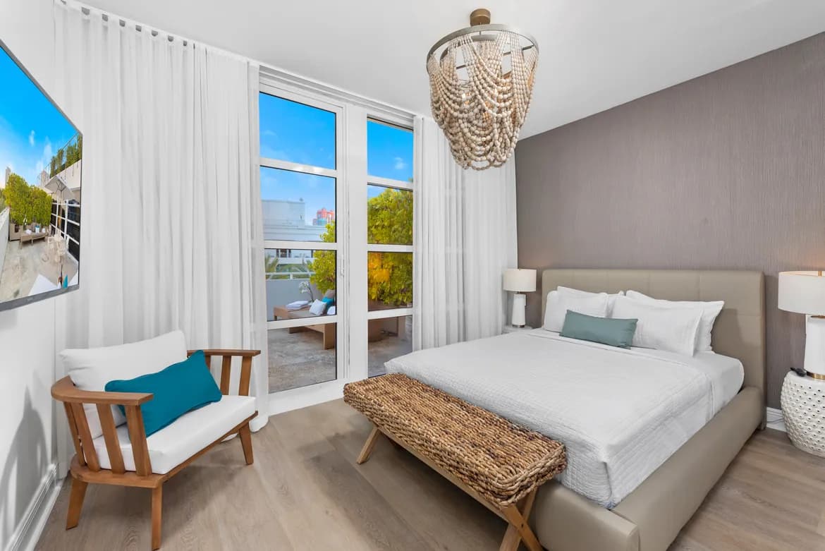 bedroom-kingbed