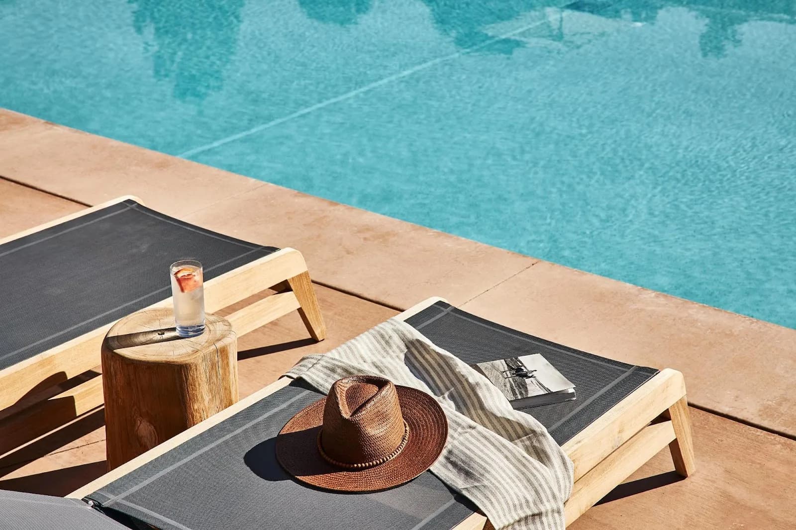 amenities-poolside