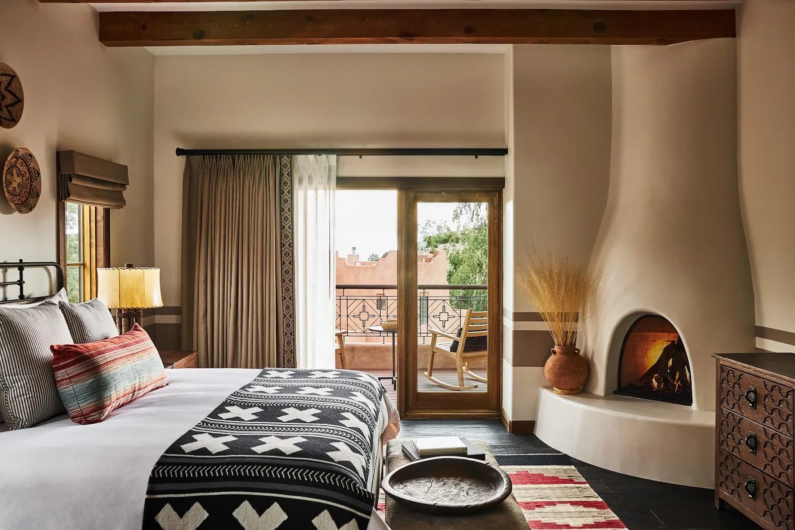 bedroom-kingbed