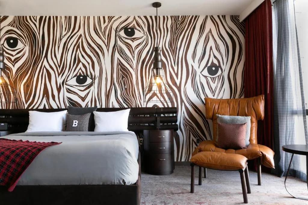 bedroom-zebrawall
