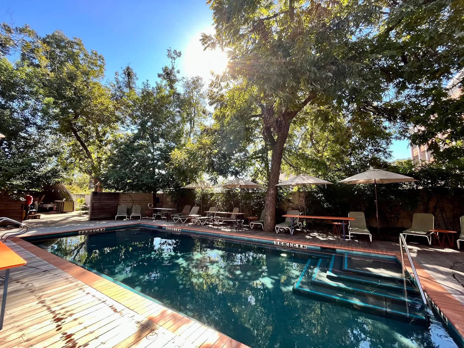 amenities-pool