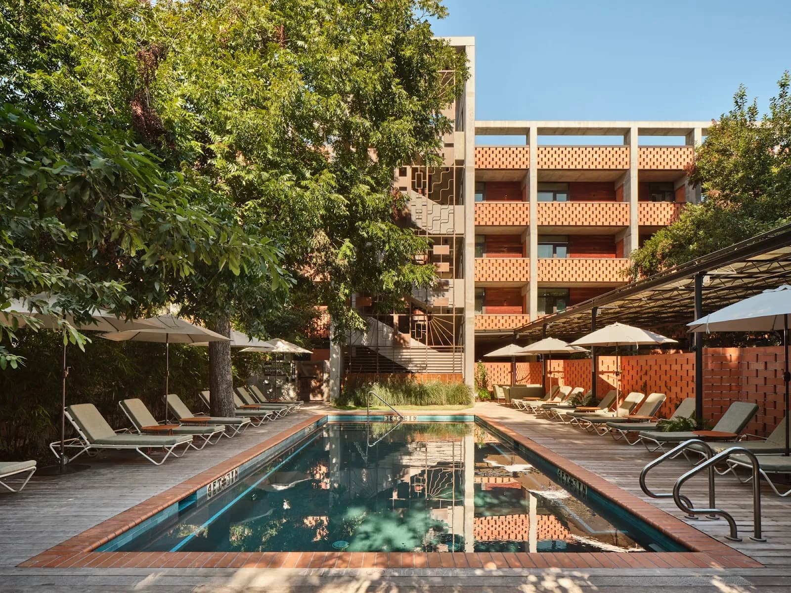 amenities-pool-2