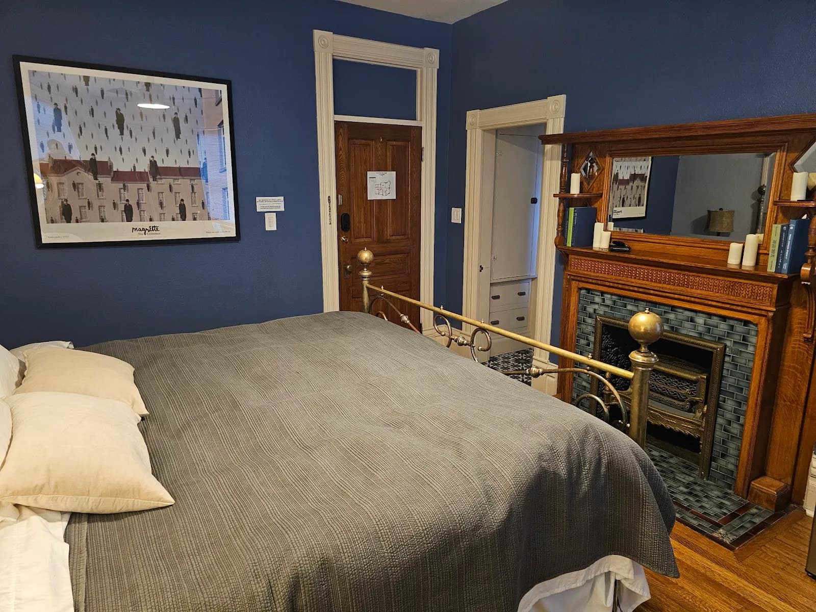 bedroom-queenbed
